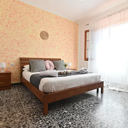 בית הארחה Izzhome פולה
