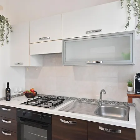 Izzhome 3* פולה