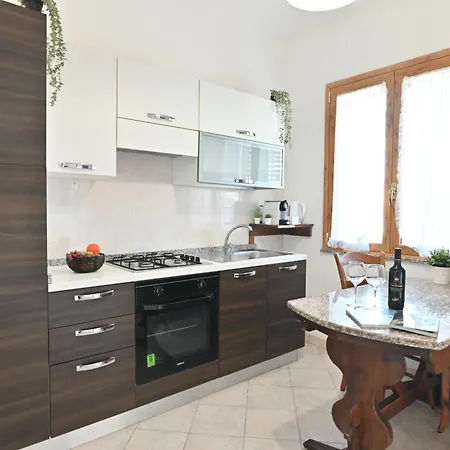 Izzhome בית הארחה 3*
