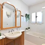 Izzhome Πανσιόν 3*