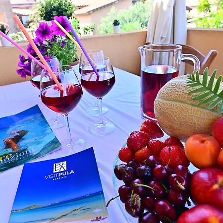 Guest house Izzhome Pula